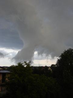 Na szczęście nie dotknęła ziemi....JPG